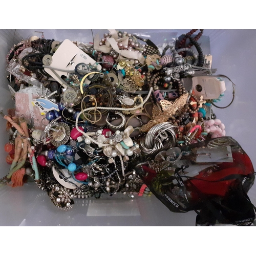 150 - A large quantity of costume jewellery, mostly modern, to include Indian inspired bejewelled items Lo... 