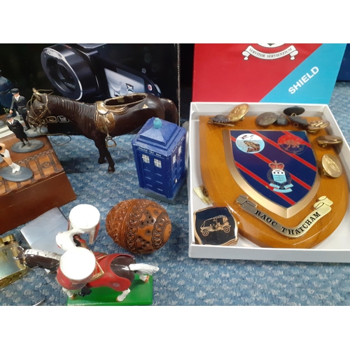 317 - A mixed lot comprising an RAOC Thatcham heraldic shield, a Samsung Camcorder, buttons, a box with a ... 