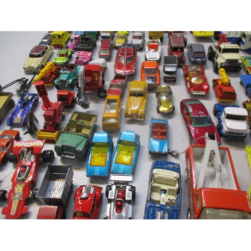 259 - A mixed lot of toy cars to include Corgi toys, Whizzwheels Surtees T.S.9, Dinky toys Alfa-Romeo and ... 