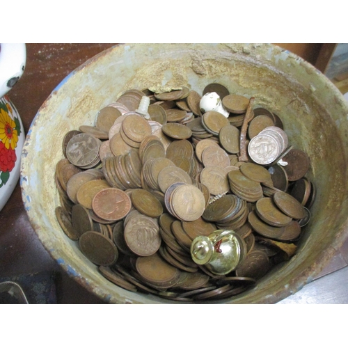 137 - A quantity of British penny and halfpenny coins, a purse containing other coins, and an Egyptian whi... 