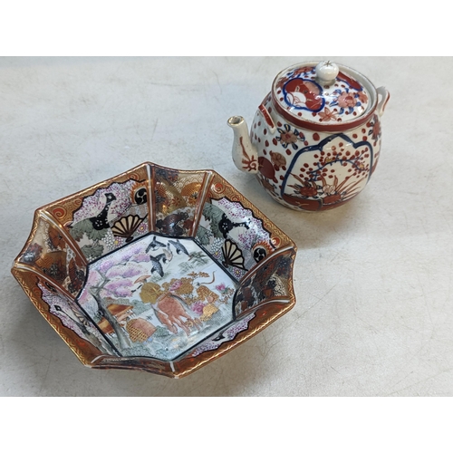 174 - An early 20th century Japanese teapot, along with a painted Japanese bowl of octagonal form A/F, sig... 