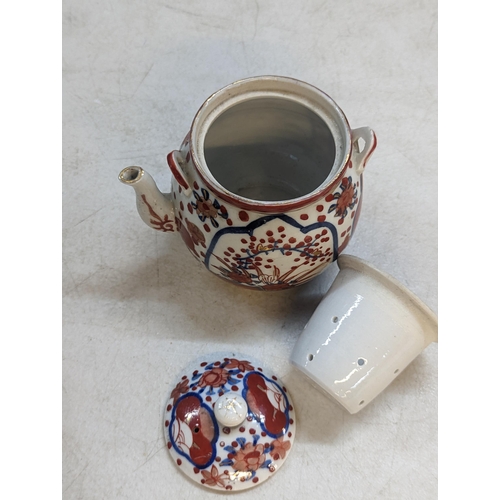 174 - An early 20th century Japanese teapot, along with a painted Japanese bowl of octagonal form A/F, sig... 