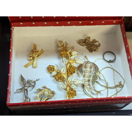 241 - A mixed lot of costume jewellery to include silver and other necklaces, mixed brooches, rings and ot... 