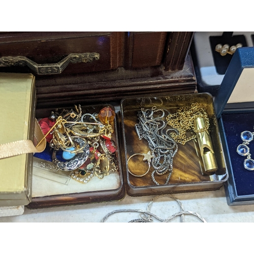 241 - A mixed lot of costume jewellery to include silver and other necklaces, mixed brooches, rings and ot... 