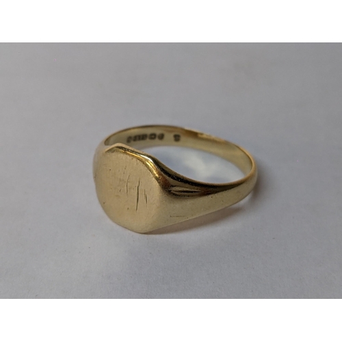 39 - A 9ct gold gents signet ring, 4.5g
Location: RING