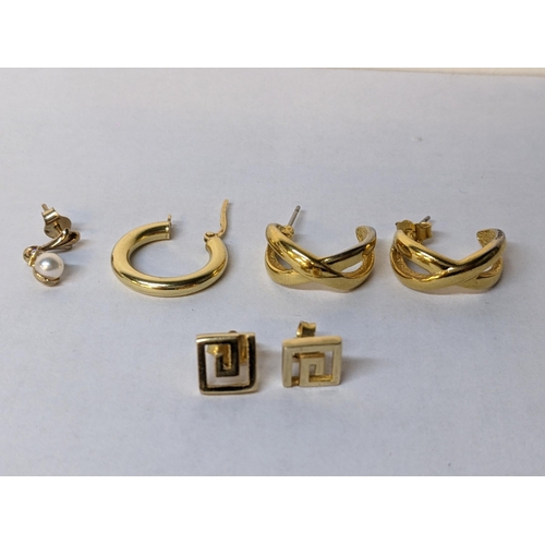 48 - Mixed earrings to include a pair of 14ct gold earrings, 1.4g, yellow metal single earrings 0.9g, and... 