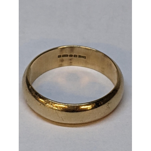 62 - A 9ct gold wedding band, 5.3g Location: RING