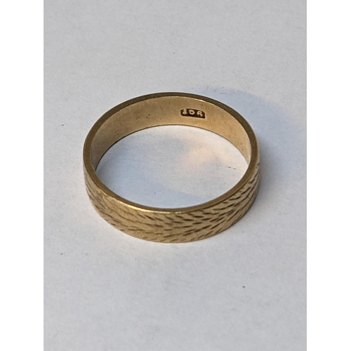 91 - A 9ct gold ring with engrave decoration, 3.1g Location: RING