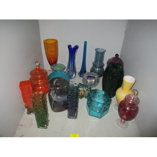 162 - A quantity of art glass to include a Dartington spot vase in aqua, Mdina vases, Czechoslovakian glas... 