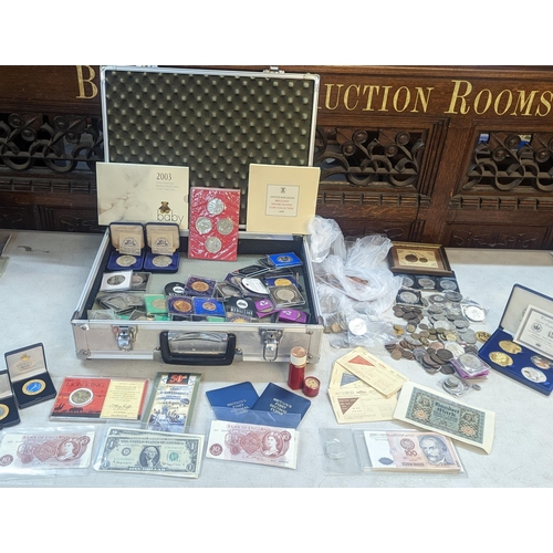 254 - A large collection of coins to include a quantity of British commemorative Crowns, Victorian and lat... 