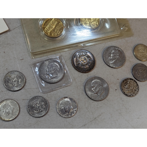 255 - A selection of USA coinage to include a pair of boxed silver 1921 Morgan Dollars, 1941 Mercury Dime,... 