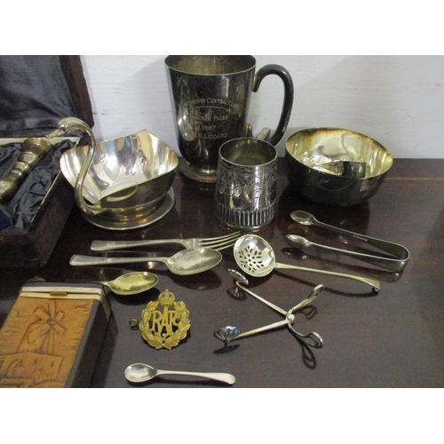 365 - A mixed lot of silver and silver plate to include a child's pusher and spoon (spoon with silver hall... 