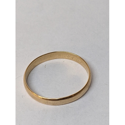 106 - A 14ct gold wedding band, 2.3g
Location: RING