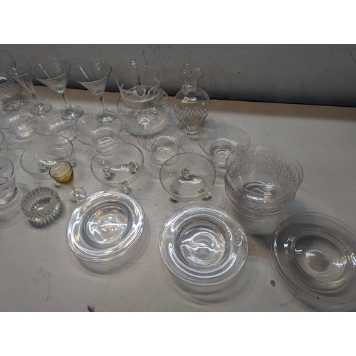 65 - A mixed lot of glassware to include Stuart glassware jugs, dishes, coloured glasses and others
Locat... 