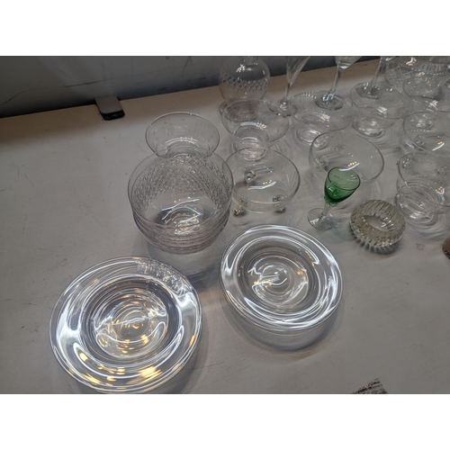 65 - A mixed lot of glassware to include Stuart glassware jugs, dishes, coloured glasses and others
Locat... 