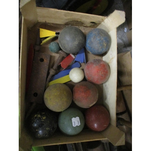 456 - A boxed croquet game, along with a holdall containing cricket equipment Location: G