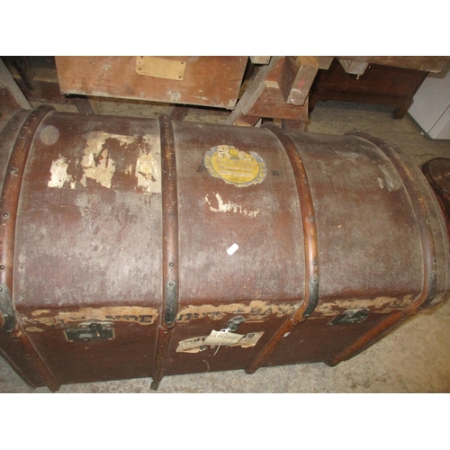 461 - Two vintage canvas clad and wood bound trunks containing various fabrics, offcuts, knitting wool, Ke... 