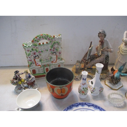 543 - Ceramics to include a Royal Doulton figure A Yeoman of the Guard HN2122, Capodimonte Staffordshire f... 