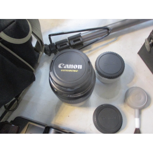 549 - A mixed lot of camera accessories to include a Canon Ultrasonic Hoya 58mm Skylight (1B) lense, Canon... 