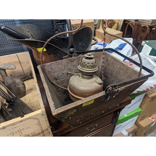 463 - A mixed lot of kitchenalia, fireside furniture and implements, and other items to include enamel flo... 