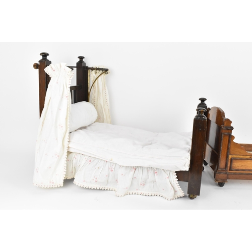 26 - A Victorian doll's mahogany sleigh bed, with beaded mouldings, on casters, 27.5 cm high x 59.5 cm wi... 