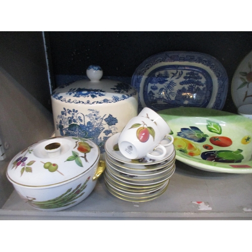 393 - A selection of ceramics to include Royal Worcester Evesham pattern tableware, along with a Masons st... 