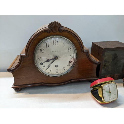 402 - Mixed clocks to include an early 20th century 8-day mantel clock, japanned mantel clock, Venner Time... 