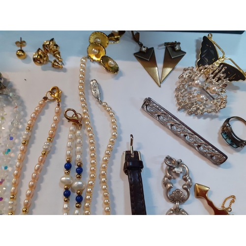 405 - Costume jewellery to include pearl necklaces, gold plated brooches, necklaces, two Theresial coins, ... 