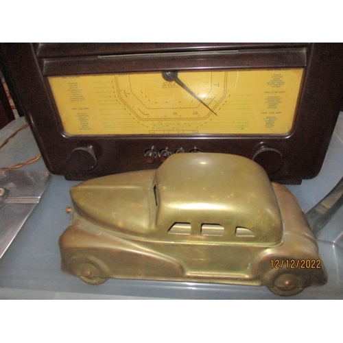 123 - A General Electric Company (GEC) Bakelite cased radio, a Fossil American classic alarm clock, metal ... 