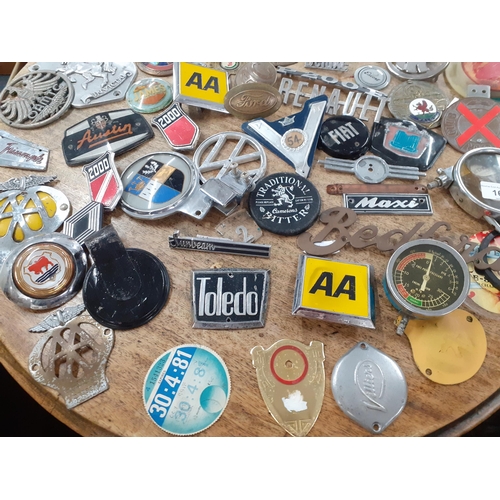 163 - A collection of vintage car badges and mascots to include AA, Maxi, Austin, Toledo, Triumph and Maxi... 