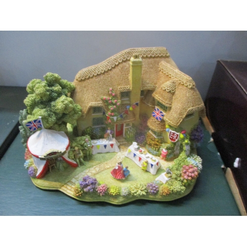 232 - A collection of boxed Lilliput Lane cottages, approx 10, together with Regency Fine Arts double barn... 