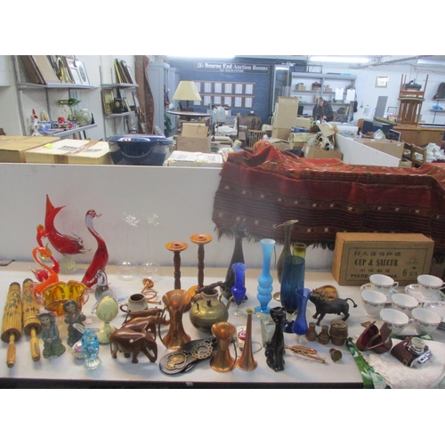 246 - A mixed lot to include boxed cup and saucers, mixed glassware, including Murano animal sculptures, c... 