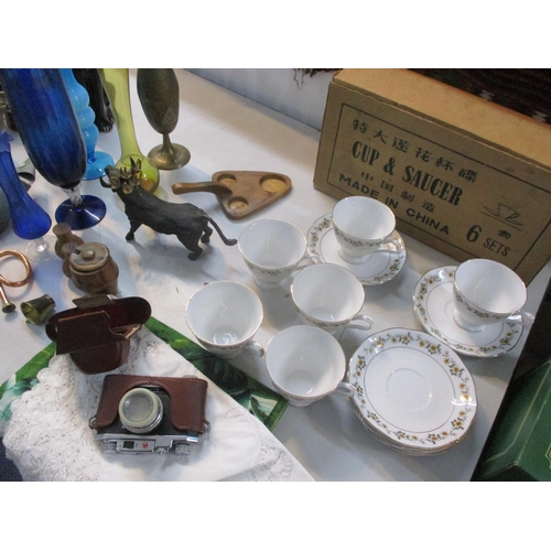 246 - A mixed lot to include boxed cup and saucers, mixed glassware, including Murano animal sculptures, c... 