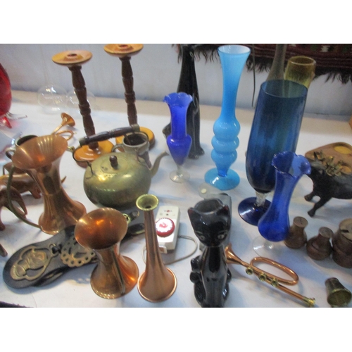 246 - A mixed lot to include boxed cup and saucers, mixed glassware, including Murano animal sculptures, c... 