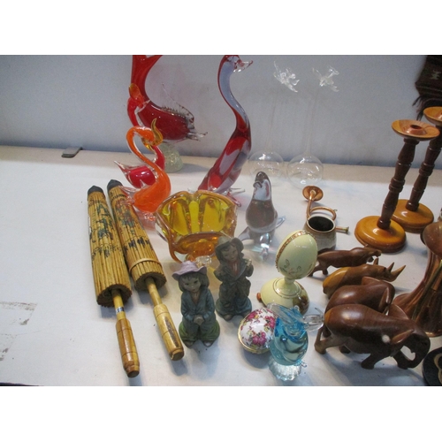 246 - A mixed lot to include boxed cup and saucers, mixed glassware, including Murano animal sculptures, c... 