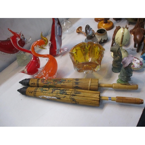 246 - A mixed lot to include boxed cup and saucers, mixed glassware, including Murano animal sculptures, c... 