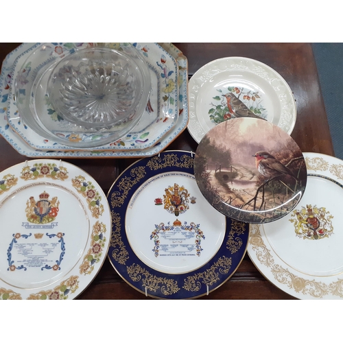 289 - Mixed 20th century household items to include pictorial plates, a Yafford Old Mill Isle of Wight stu... 