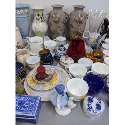 307 - A mixed lot to include a Wedgwood owl paperweight, pill boxes, Wedgwood Etruria vase, pair of circa ... 