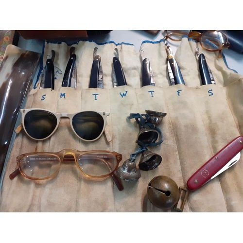 311 - Gentleman's vanity items to include cut throat razors and brushes together with vintage spectacles, ... 