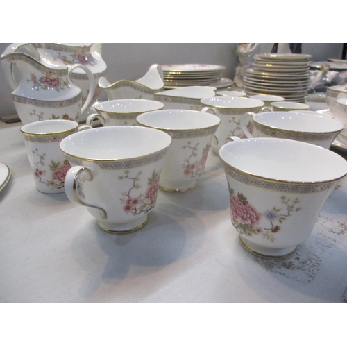 317 - A Royal Doulton Canton pattern dinner/tea set Location:10.2