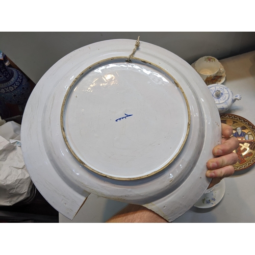 345 - A mixed lot to include an 18th century Delft tin glazed charger A/F, Satsuma plate, Villeroy & Boch ... 