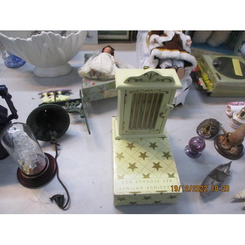 372 - A mixed lot to include Mdina glass, Rosebud miniature bride doll, Playmobil 1970's together with Sha... 