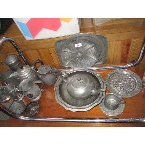 90 - A mixed lot of pewter and other metalware, and a selection of glassware to include boxed Hobgoblin d... 