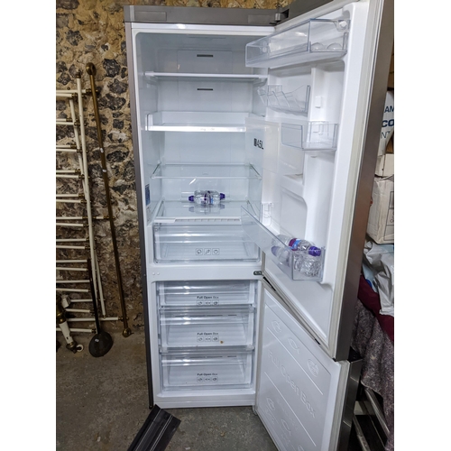 456 - A Samsung RB31 60/40 fridge freezer with water dispenser
Location:G