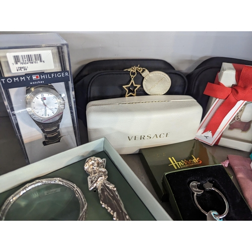 259 - Gifts to include a Linley wooden keyring, magnifying glass and letter opener boxed Radley key rings ... 