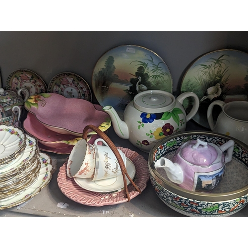 386 - A mixed lot of ceramics to include a large Royal Doulton bowl, Royal Winton, Minton, Japanese hand p... 