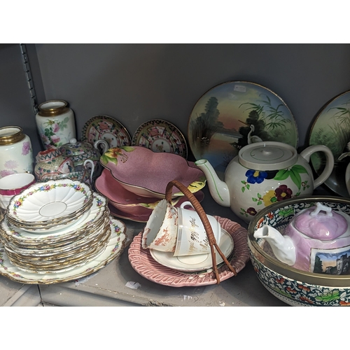 386 - A mixed lot of ceramics to include a large Royal Doulton bowl, Royal Winton, Minton, Japanese hand p... 