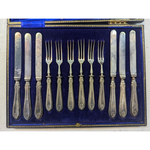 40 - A cased set of silver handled knives and forks, comprising of six knives and six forks, along with s... 