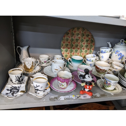 387 - A mixed lot of ceramics to include a Carltonware bowl, Adderley part tea set, Adderley model of a Ki... 