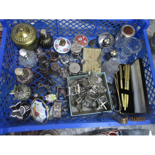 109 - A miscellaneous lot to include a Heineken barrel wall plaque, a quantity of copper pennies and half ... 